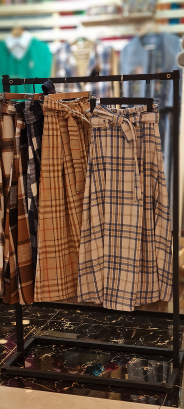 قیمت دامن زنانه طرحدار مانا جنس فوتر شیراز